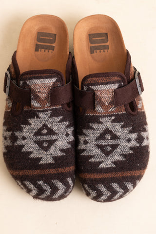 Magnolias Clogs