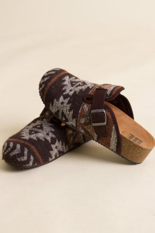 Magnolias Clogs