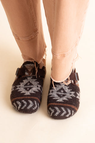 Magnolias Clogs